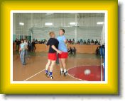 DSC00303 * Dzie� Dziecka na sportowo. Ta lekko�� w wyra�aniu rado�ci z przegranej pi�ki... mimo solidnych warunk�w, jak ma si� czym oddycha�... * 1280 x 960 * (539KB)