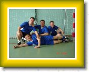 DSC00315 * Dzie� Dziecka na sportowo. Kadra - �wiczenia rozlu�niaj�ce. * 1280 x 960 * (613KB)