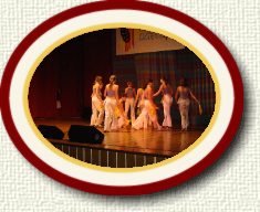 Chwila skupienia przed piramid�.