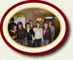 Brak tremy manifestuj� najprawdziwsze atrystki! Od lewej:onie�mielony wielbiciel, Magda, Monika, Justyna, Kamila, Agnieszka, Anna, Paulina i Paulina.