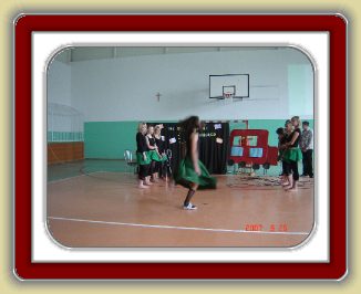 DSC00275 * Wiola w bardzo trudnym ale estradowym wykonaniu ta�ca irlandzkiego * 2304 x 1728 * (1.53MB)