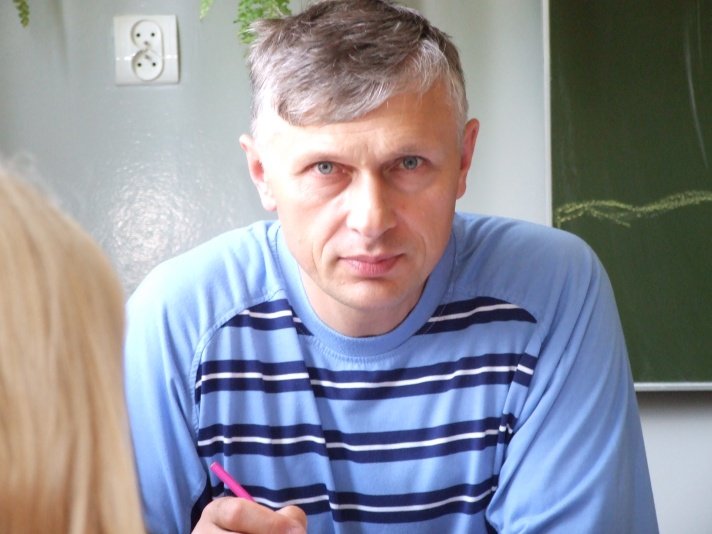 Zawsze udziela pomocy swoim uczniom