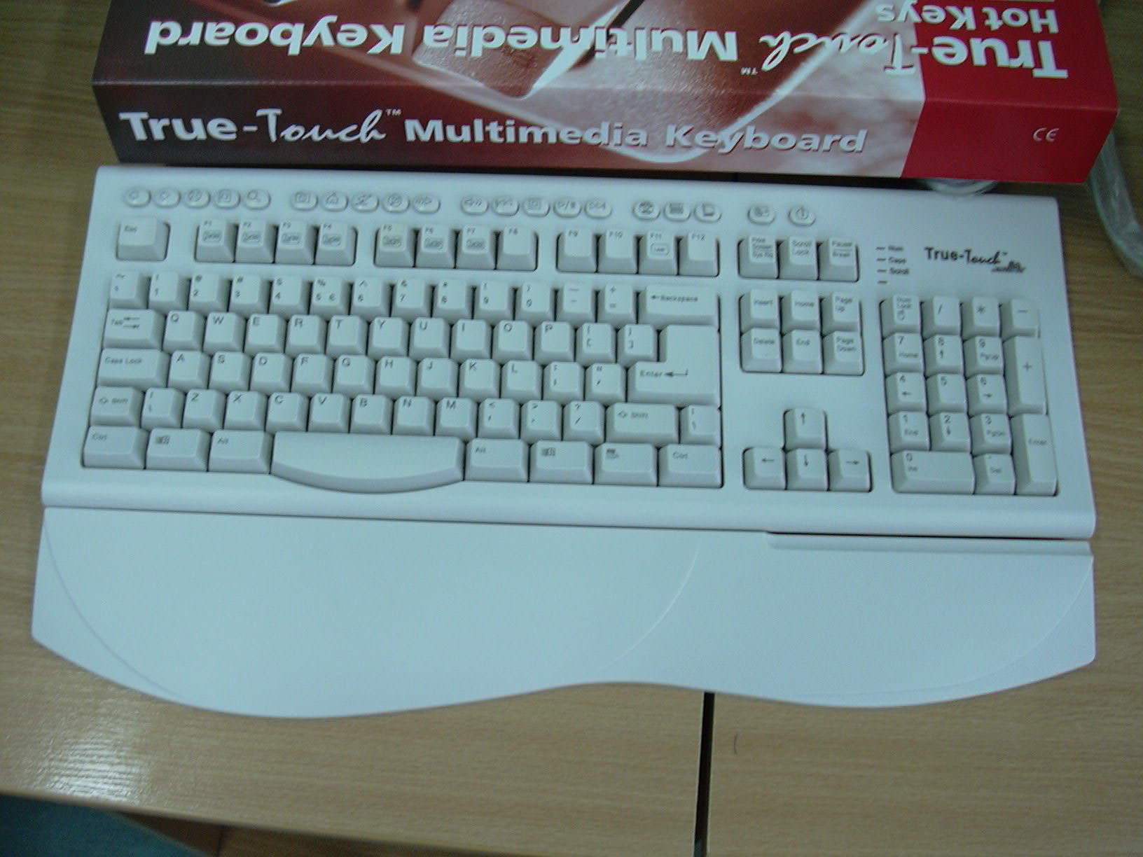 Klawiatura multimedialna ergonomiczna&nbsp;-&nbsp;III miejsce