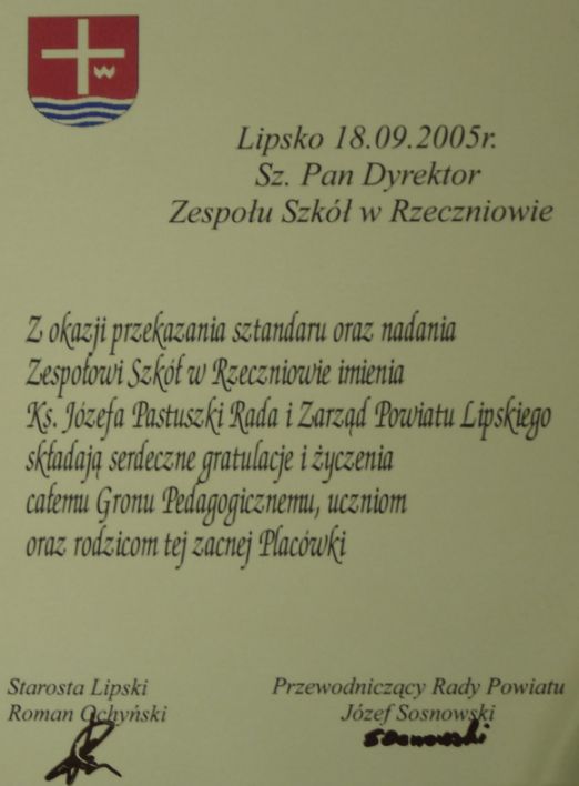 Wykonany w formie grawertonu