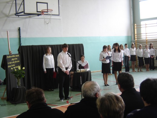 Uczniowie klasy IIIa w&nbsp;cz�ci artystycznej